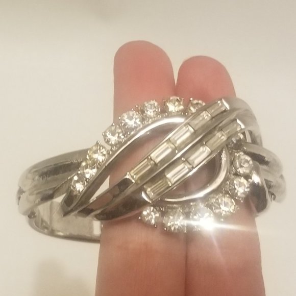 Trifari Jewelry - Dazzling mid-century signed Trifari bracelet